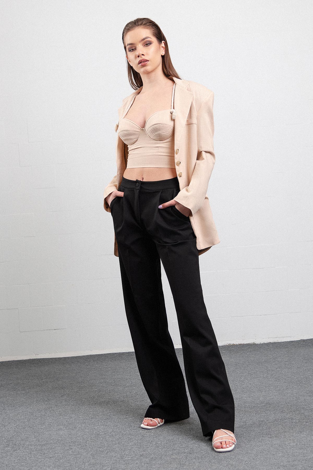 Pantaloni negri din in evazati Confident Concept Store